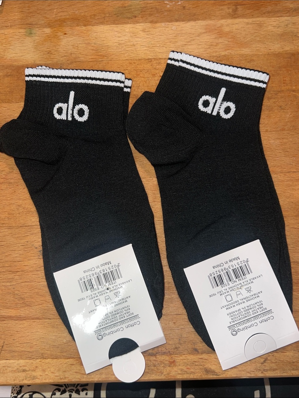 ALO Yoga Women’s Athletic Ankle Socks - Black Twin Pack